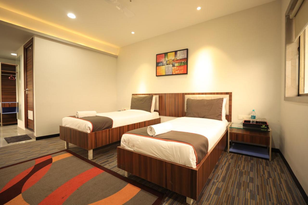 Hotel Crystal Urban Park Bhubaneswar Esterno foto
