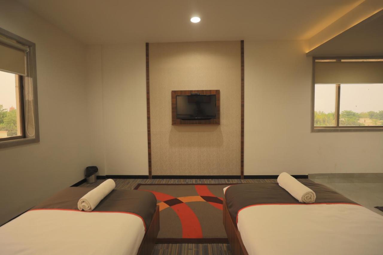 Hotel Crystal Urban Park Bhubaneswar Esterno foto