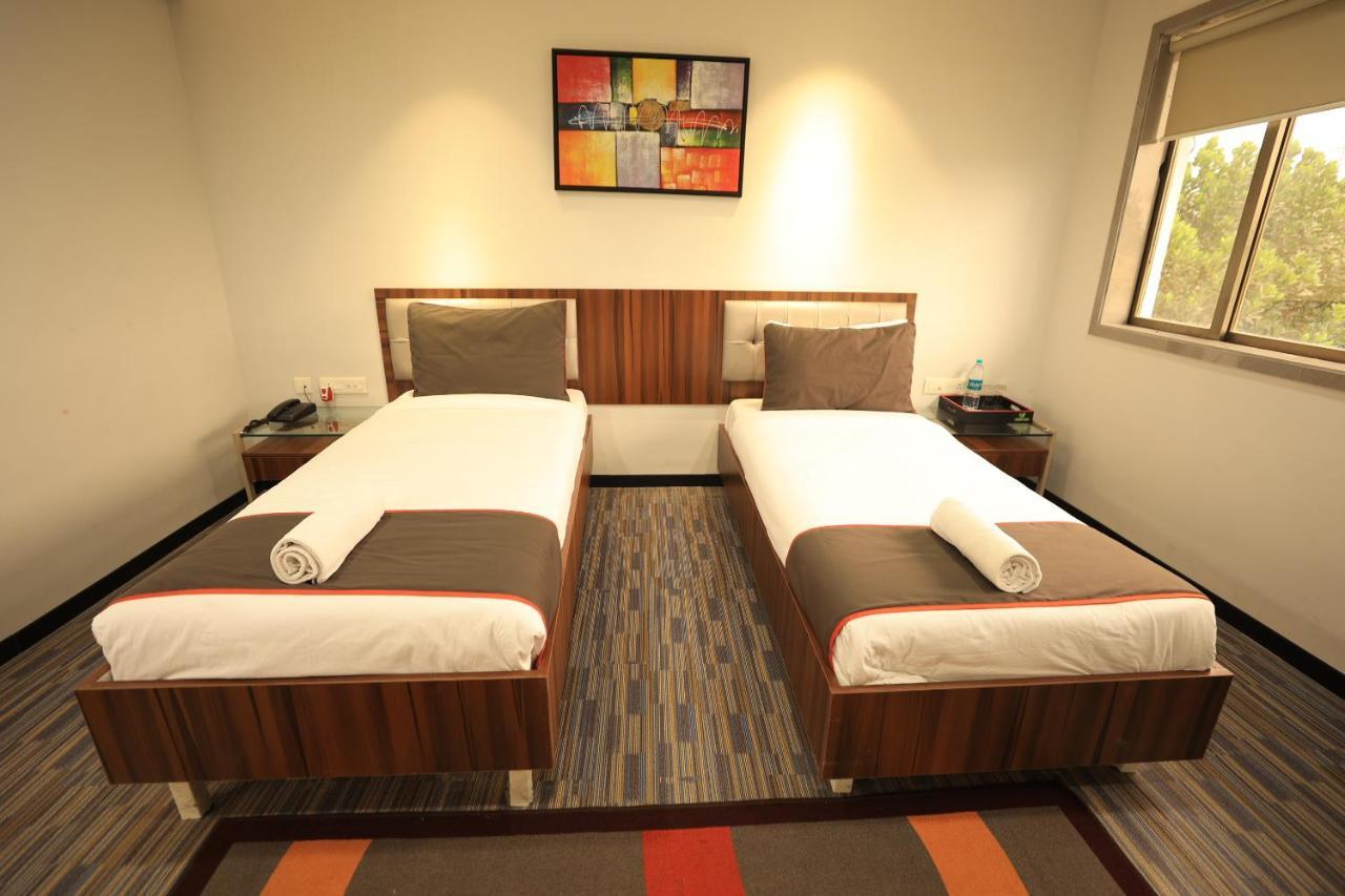 Hotel Crystal Urban Park Bhubaneswar Esterno foto