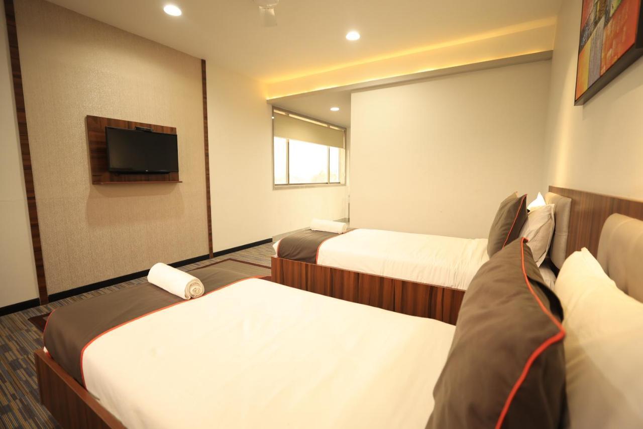 Hotel Crystal Urban Park Bhubaneswar Esterno foto